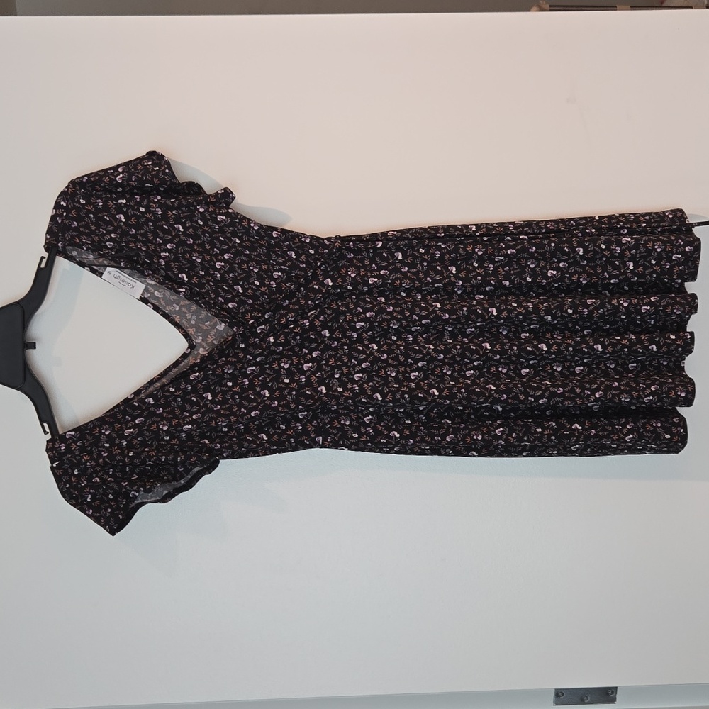 New Lost Tag Ladies size Petite  XS dress, faux wrap dress